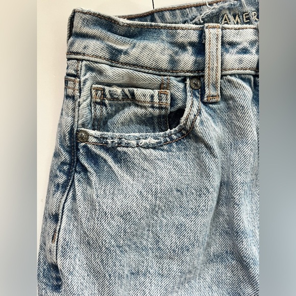 American Eagle Mom Straight Jean Distressed Light Blue Jeans Women’s Size 4 - Picture 4 of 15